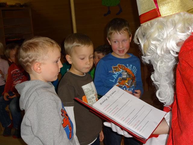 Der Nikolaus zu Besuch im Kindergarten
